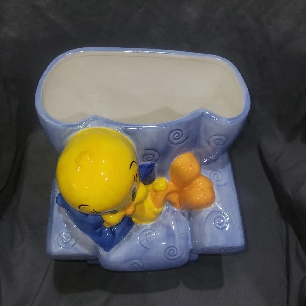 Vintage 1999 Warner Bros Tweety Bird Planter Chair  Looney Tunes